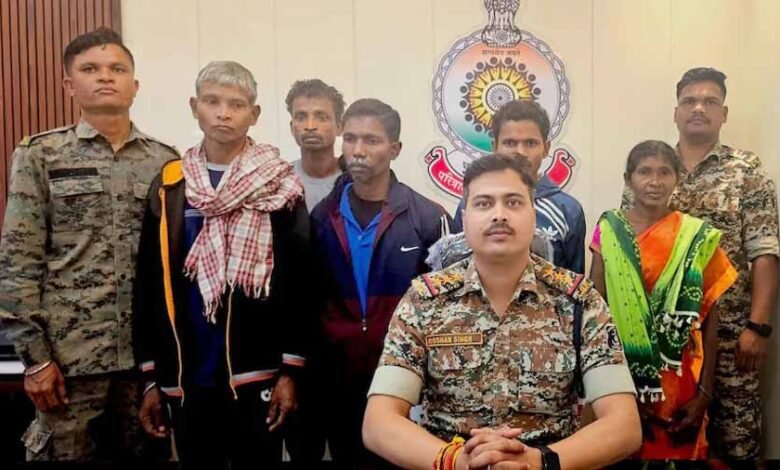 नक्सलियों के खिलाफ बड़ी सफलता, तीन इनामी समेत पांच नक्सली गिरफ्तार 1 KSHITITECH 1 786 KSHITITECH