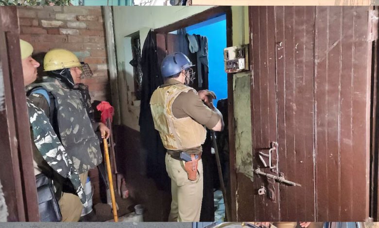 संभल में पुलिस का बड़ा एक्शन, RRF-RAF और PAC के साथ दर्जन भर घरों में दबिश, स्मैक-अवैध तमंचे बरामद 1 KSHITITECH 10A 41 KSHITITECH