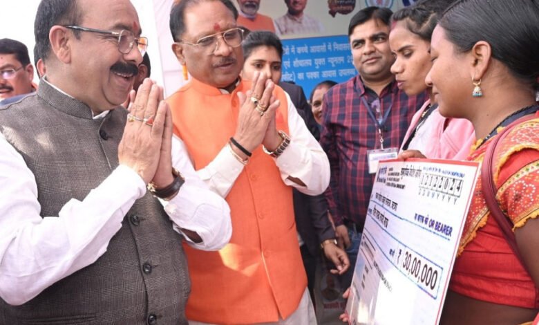 मुख्यमंत्री विष्णु देव साय ने सामूहिक विवाह सम्मेलन में शामिल होकर नव दंपत्तियों को दिया आशीर्वाद 1 KSHITITECH 13A 29 KSHITITECH