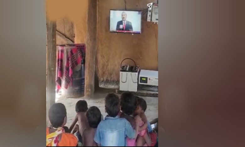 सुकमा के इस गांव में 78 साल बाद पहुंचा दूरदर्शन, लोगों ने पहली बार देखी टीवी 1 KSHITITECH 13A 96 KSHITITECH