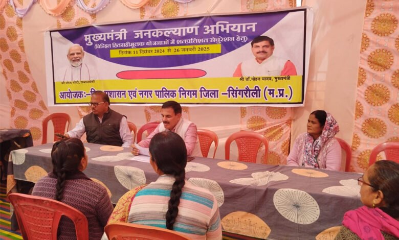 शिविर में प्रत्येक हितग्राही को चिन्हित कर जनकल्याणकारी योजनाओं के लाभ से लाभान्वित करायेः-आयुक्त 1 KSHITITECH 18A 14 KSHITITECH