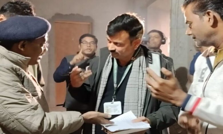 SP MP बर्क के घर बिचली चोरी के मिले सबूत, भारी फोर्स के साथ टीम ने बोला धावा, FIR दर्ज 1 KSHITITECH 19A 21 KSHITITECH