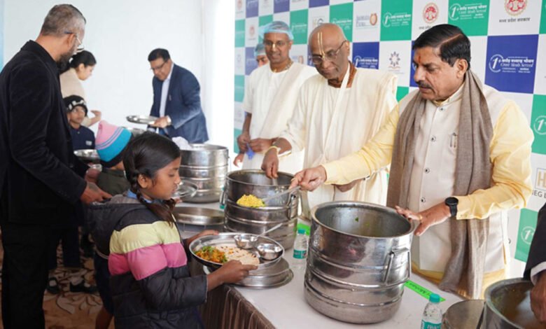 अक्षय पात्र फाउंडेशन स्कूली बच्चों को पौष्टिक भोजन से परोस रही है नवजीवन - मुख्यमंत्री डॉ. यादव 1 KSHITITECH 19A 86 KSHITITECH