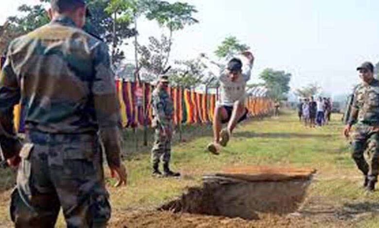अग्निवीर भर्ती में अभ्यर्थी दौड़ के बाद मैदान में गिरकर हुआ बेहोश, तत्काल मुहैय्या कराया गया समुचित उपचार, लेकिन इलाज के दौरान हुई मृत्यु 1 KSHITITECH 2 137 KSHITITECH