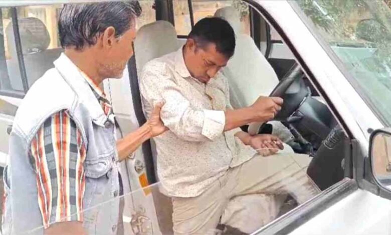 नशे में धुत्त शासकीय वाहन चालक ने सेनेटरी इंस्पेक्टर को क्या चोटिल 1 KSHITITECH 2 25 KSHITITECH