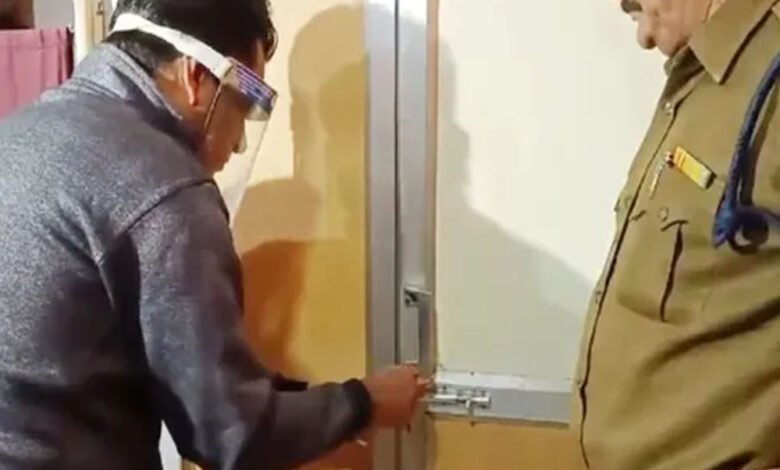 भोपाल में MRI सेंटर में महिलाओं के कपड़े बदलने वाले कमरे में मिला छिपा हुआ कैमरा... 1 KSHITITECH 20A 37 KSHITITECH