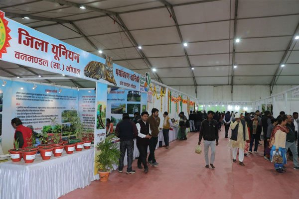 मेले में लगभग 30 लाख 50 हजार रूपए के वनोपज एवं हर्बल उत्पाद से निर्मित औषधियों की हुई बिक्री 1 KSHITITECH 21A 23 1 KSHITITECH