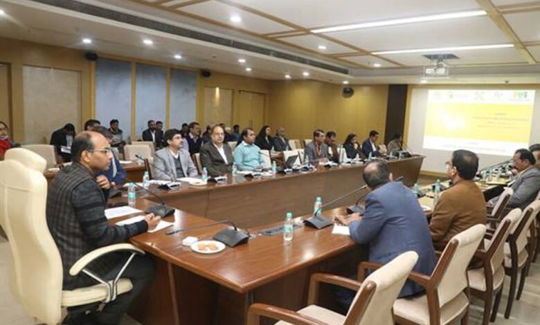 सचिव रघुराज राजेन्द्रन ने कहा कि आधुनिक समय में कौशल विकास योजनाओं को इस तरह से तैयार किया जाना चाहिए, जो रोजगारोन्मुखी हो 1 KSHITITECH 24A 21 1 KSHITITECH