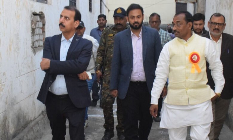 विधायक एवं कलेक्टर ने एसडीएम एवं तहसील कार्यालय का किया निरीक्षण 1 KSHITITECH 27A 63 KSHITITECH