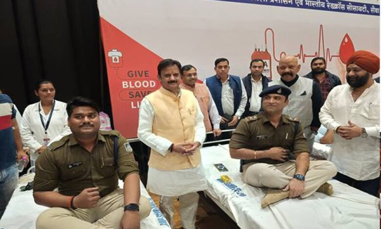 रक्तदान मानवता की सेवा का उत्कृष्ट उदाहरण : उप मुख्यमंत्री शुक्ल 1 KSHITITECH 3A 3 KSHITITECH