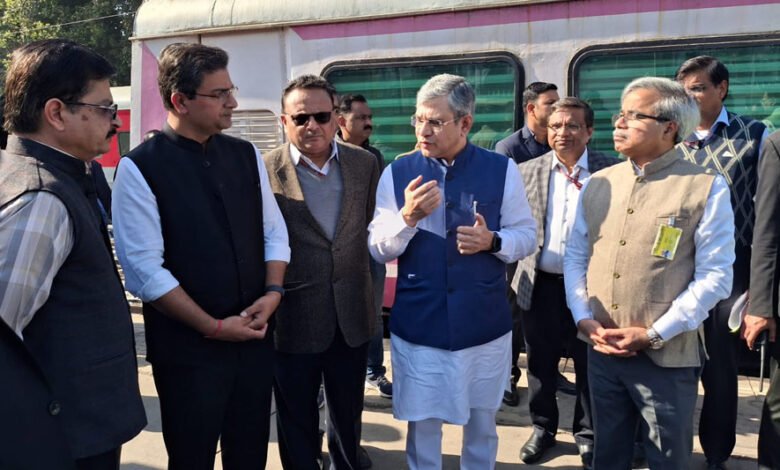 “नई तकनीक से कार्यशैली में बदलाव के द्वारा ट्रैकमैन का बेहतर हो रहा है जीवन”: रेल मंत्री 1 KSHITITECH 6A 3 KSHITITECH