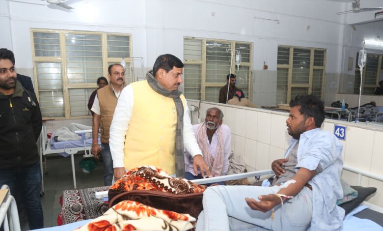 मुख्यमंत्री ने आर्थिक रूप से कमजोर श्रीमती तारा पांडे के उपचार के लिए होने वाले व्यय का भुगतान शासन की ओर से करने की बात कही 1 KSHITITECH 6A 6 KSHITITECH