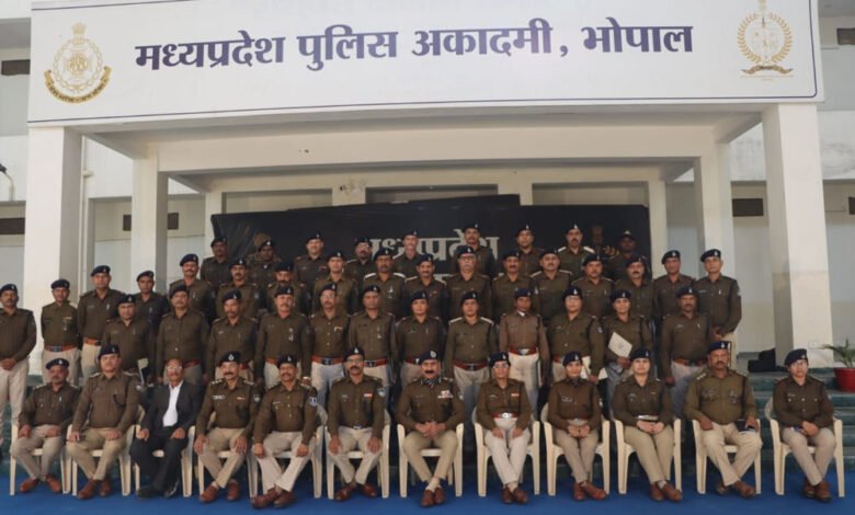 पुलिस प्रशिक्षण सत्र में संविधान और सेवा के आदर्शों पर जोर 1 KSHITITECH 7A 14 KSHITITECH