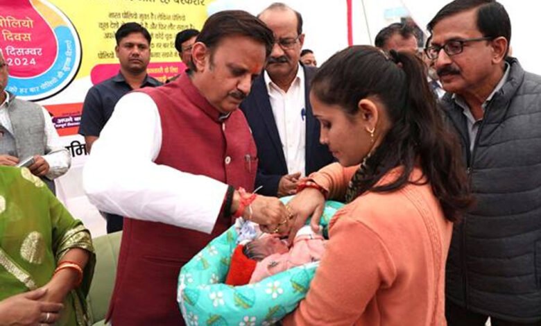 कोई भी बच्चा पोलियो की दवा पीने से छूटे नहीं - उप मुख्यमंत्री शुक्ल 1 KSHITITECH 9A 10 KSHITITECH