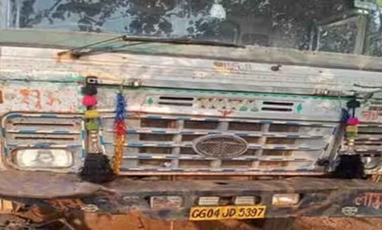 छत्तीसगढ़-रायपुर में रेत से भरे हाइवा की टक्कर से बाइक सवार दंपति की मौत 1 KSHITITECH Cg 04 2 13 KSHITITECH