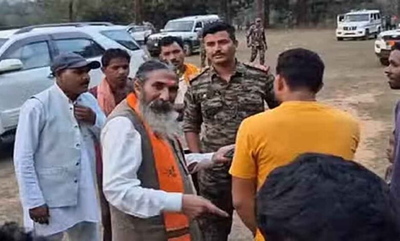 छत्तीसगढ़-कांकेर सांसद भोजराज नाग ने ट्रैक्टर व जेसीबी मालिकों का पेमेंट न करने पर ठेकेदार को दी चेतावनी 1 KSHITITECH Cg 05 2 13 KSHITITECH