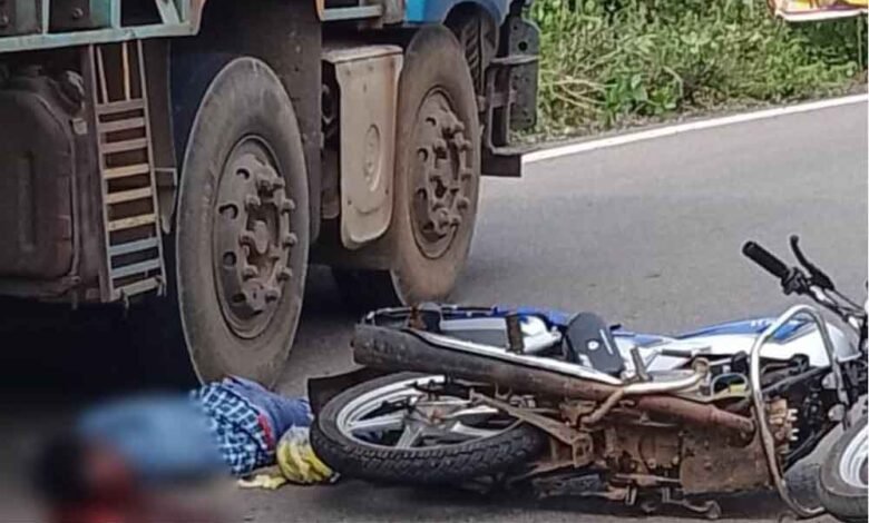छत्तीसगढ़-जगदलपुर में तेज रफ्तार ट्रक की टक्कर से बाइक सवार की मौत और दूसरा घायल 1 KSHITITECH Cg 06 2 10 KSHITITECH
