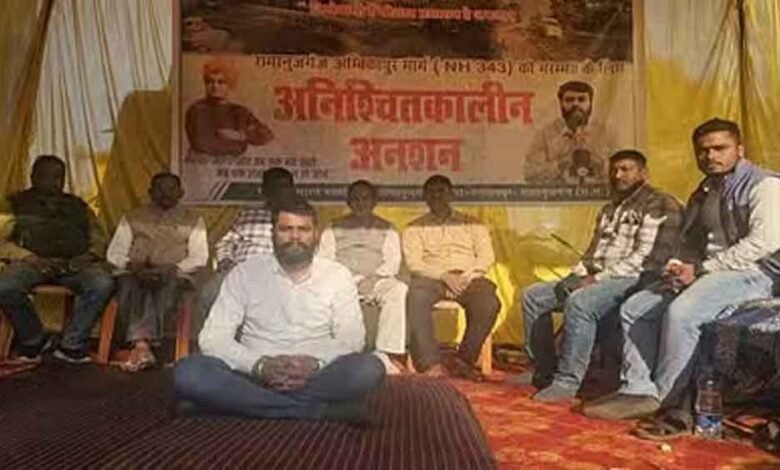 छत्तीसगढ़-बलरामपुर रामानुजगंज में जर्जर राजमार्ग को लेकर जारी है अनशन 1 Console Corptech Pradakshina Consulting Pvt Ltd Cg 07 2 2 Console Corptech Pradakshina Consulting Pvt Ltd