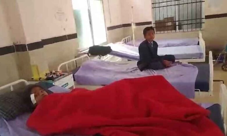 छत्तीसगढ़-स्कूली बच्चों से भरी टाटा मैजिक पलटने से एक बच्चे की मौत और चार घायल 1 KSHITITECH Cg 09 2 13 KSHITITECH