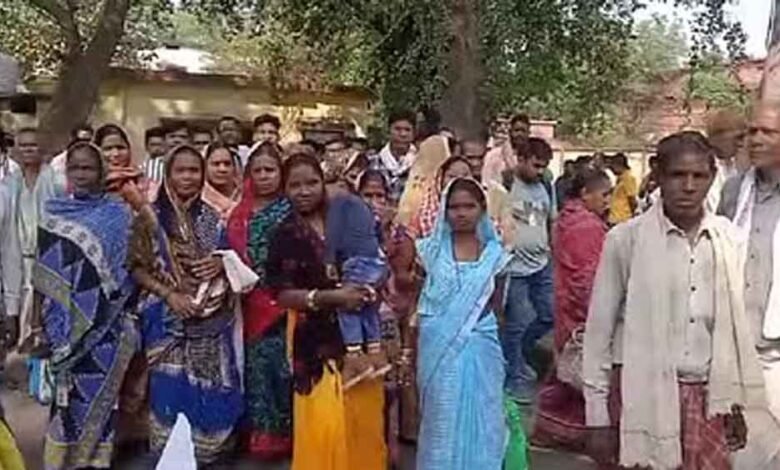छत्तीसगढ़-रायगढ़ में शिक्षक ने सरकारी जमीन पर किया कब्जा 1 KSHITITECH Chhattisgarh 04 2 7 KSHITITECH
