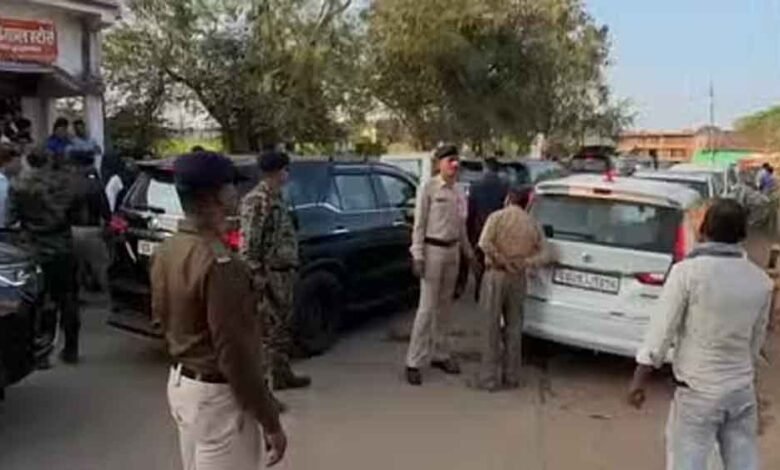 छत्तीसगढ़-कबीरधाम में रास्ते में कार खड़ी करने से 10 मिनट रुका रहा सीएम का काफिला 1 KSHITITECH Chhattisgarh 13 2 3 KSHITITECH