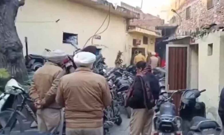 'गिरफ्तार युवकों के साथियों ने किया अमृतसर में पुलिस स्टेशन के पास विस्फोट': पुलिस कमिश्नर 1 KSHITITECH Desh 05 2 4 KSHITITECH