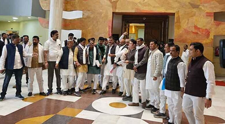 विधानसभा के शीतकालीन सत्र में हंगामे के बाद कार्यवाही कल तक के लिए स्थगित 1 KSHITITECH Desh 09 2 4 KSHITITECH