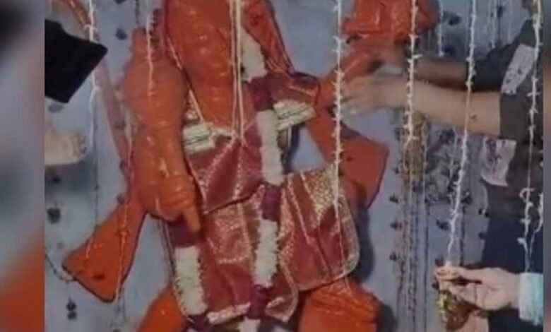 यूपी के संभल के दीपा सराय में भगवान हनुमान जी को चढ़ाया गया चोला, हुई पूजा, भक्तों की उमड़ी भीड़ 1 KSHITITECH hanuman ji KSHITITECH