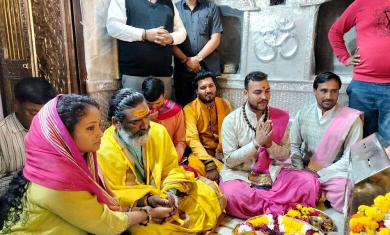 मुख्यमंत्री हेमंत सोरेन अपनी धर्मपत्नी के साथ मां बगलामुखी मंदिर पहुंचे, दर्शन पूजन के साथ किया हवन 1 KSHITITECH hemant1 2 KSHITITECH