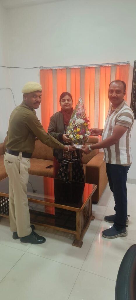 छत्तीसगढ़ राज्य की प्रथम महिला जिला सेनानी और फायर ऑफिसर योग्यता साहू ने एक उल्लेखनीय उपलब्धि हासिल की है। उन्होंने राष्ट्रीय फायर कॉलेज, नागपुर में 6 महीने का कठिन और विशेष प्रशिक्षण सफलतापूर्वक पूरा किया। इस उपलब्धि के माध्यम से उन्होंने न केवल राज्य बल्कि जांजगीर जिले का भी गौरव बढ़ाया है। 2 KSHITITECH img 20241226 wa00114543780599207161208 KSHITITECH