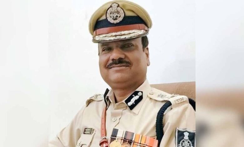 डीजीपी ने की मध्यप्रदेश राज्य अपराध अभिलेख ब्यूरो के जनोन्मुखी कार्यों एवं तकनीकी नवाचारों की सराहना 1 KSHITITECH kailash makwana 2 KSHITITECH