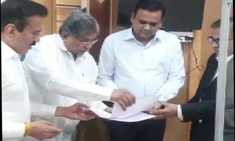 भाजपा के वरिष्ठ नेता राहुल नार्वेकर ने विधानसभा अध्यक्ष पद के लिए नामांकन दाखिल किया, कल होगा चुनाव 1 KSHITITECH maharast2 2 KSHITITECH
