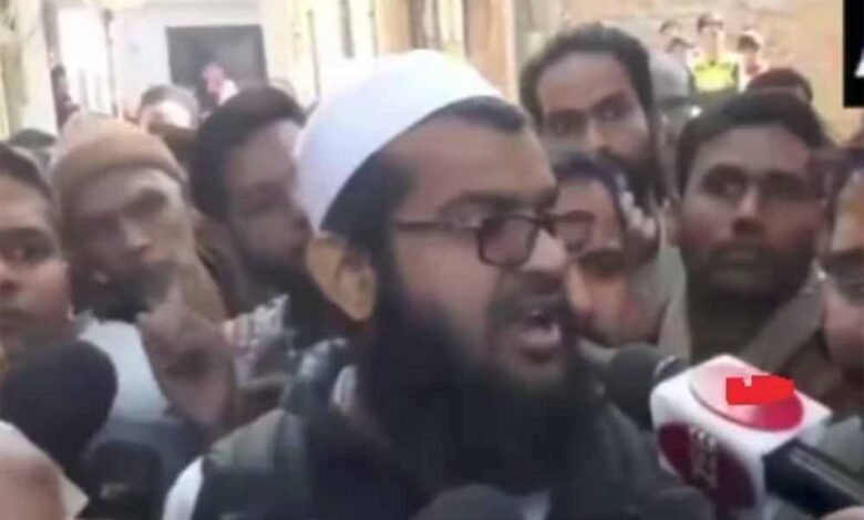 झांसी में एनआईए व एटीएस की संयुक्त कार्यवाही के दौरान NIA ने पूछताछ के बाद मुफ्ती खालिद को छोड़ा 1 KSHITITECH mufti1 1 KSHITITECH