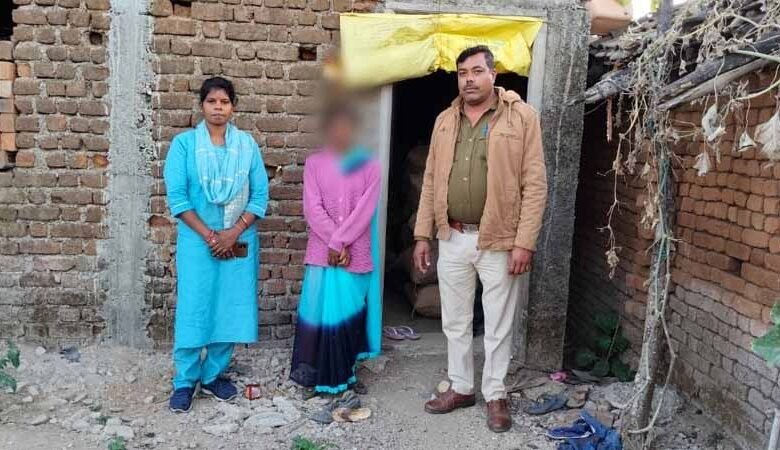 सत्रह वर्षीय अपहृत नाबालिग बालिका को कोतवाली अनूपपुर पुलिस द्वारा सिवनी से दस्तयाब कर परिजनो को किया सुपुर्द 1 KSHITITECH nabalig KSHITITECH