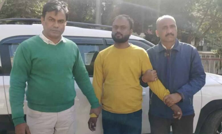 रायसेन, बाड़ी नगरपरिषद सीएमओ, कंप्यूटर आपरेटर और टाइम कीपर को लोकायुक्त ने दबोचा 1 KSHITITECH riswat 1 KSHITITECH