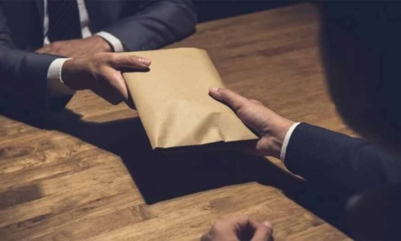 नरसिंहपुर CMHO को लोकायुक्त पुलिस ने पांच हजार की रिश्वत लेते किया गिरफ्तार, सैलरी और छुट्टियों के लिए मांगे थे पैसे 1 KSHITITECH riswat 4 KSHITITECH