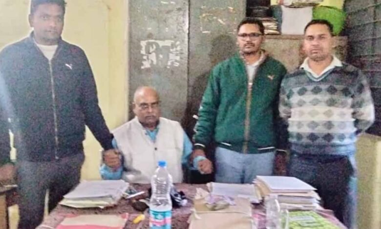 पक्ष में फैसला दिलवाने के लिए एसडीएम का रीडर 14,000 रुपए की रिश्वत लेते हुए पकड़ाया 1 Console Corptech Pradakshina Consulting Pvt Ltd riswat1 Console Corptech Pradakshina Consulting Pvt Ltd