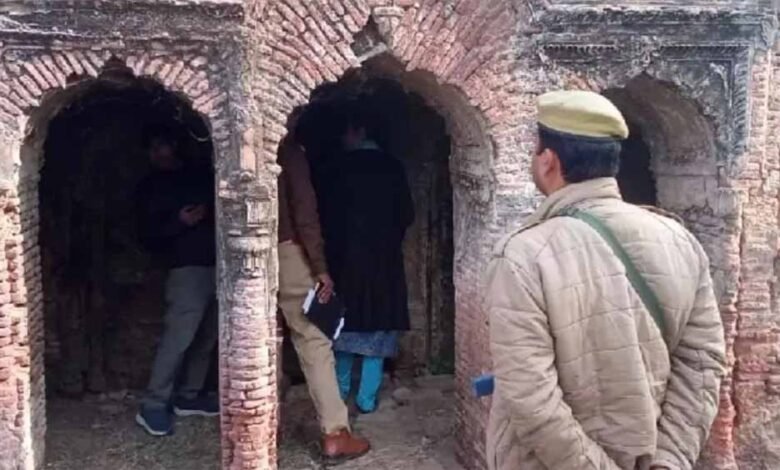 संभल में भारतीय पुरातत्व सर्वेक्षण की टीम ने लगातार दूसरे दिन सर्वे का काम जारी रखा, इलाके की सफाई शुरू 1 KSHITITECH sarve 1 KSHITITECH
