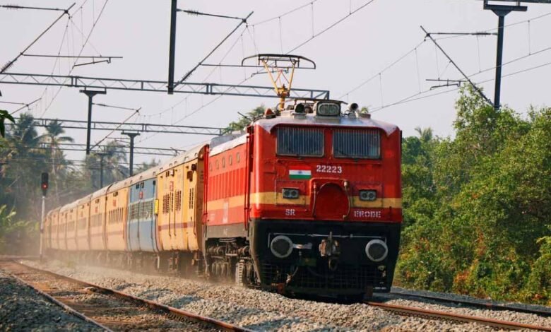 रेल यात्रियों को मिलेगी भीड़ से राहत, रेलवे ने ट्रेनों में बढ़ाए कोच, देखें अपडेट 1 KSHITITECH train india86 1 1 KSHITITECH