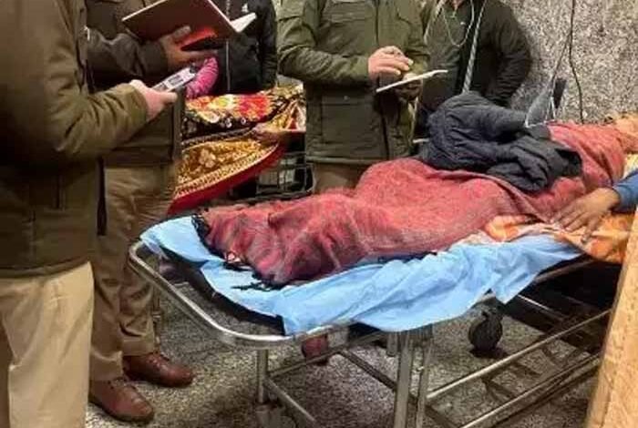 वाराणसी में बड़ी वारदात, कार सवार बदमाशों ने सरेआम सराफा कर्मचारी और उनके पुत्र को गोली मारी, सोना लूटकर फरार 1 KSHITITECH varanshi1 KSHITITECH