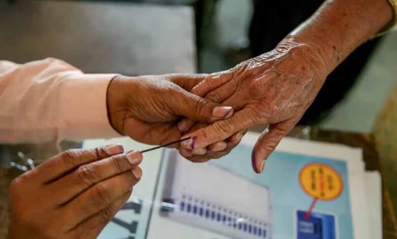 त्रिस्तरीय पंचायत चुनाव में आरक्षण के लिए 3 जनवरी से शुरू होकर 11 जनवरी को प्रक्रिया होगी संपन्न 1 KSHITITECH voting7 4 KSHITITECH