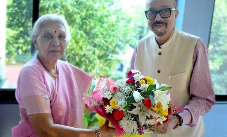राज्यपाल डेका से आज उत्तर प्रदेश की राज्यपाल श्रीमती पटेल ने की सौजन्य भेंट 1 KSHITITECH 1 1001 KSHITITECH
