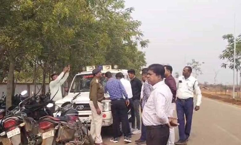 कलेक्ट्रोरेट के सामने 39 शासकीय कर्मचारियों का काटा चालान 19 हजार रुपए वसूला जुर्माना 1 Console Corptech Pradakshina Consulting Pvt Ltd 1 551 Console Corptech Pradakshina Consulting Pvt Ltd