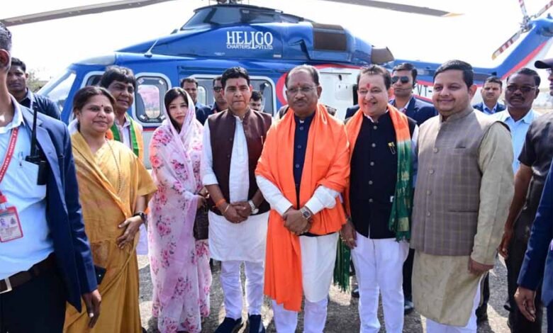 महासमुंद आगमन पर जनप्रतिनिधियों ने मुख्यमंत्री विष्णुदेव साय किया आत्मीय स्वागत 1 KSHITITECH 1 671 KSHITITECH