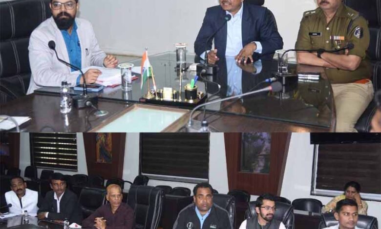 कलेक्टर-एसपी ने आदर्श आचरण संहिता एवं चुनाव संबंधी नियम-कायदों से कराया अवगत 1 KSHITITECH 1 796 KSHITITECH
