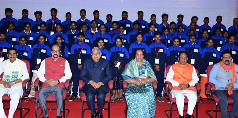 विकसित भारत के सपने को साकार करने में युवाओं की है महत्वपूर्ण भूमिका: उपराष्ट्रपति धनखड़ 1 KSHITITECH 1 834 KSHITITECH