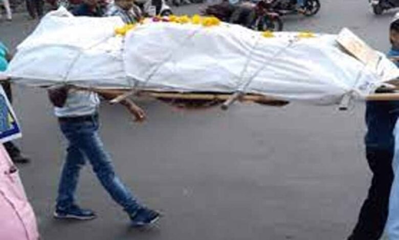 ब्राह्मण की अर्थी को जरूर दें कंधा, मिलता है लाभ 1 KSHITITECH 1 909 KSHITITECH