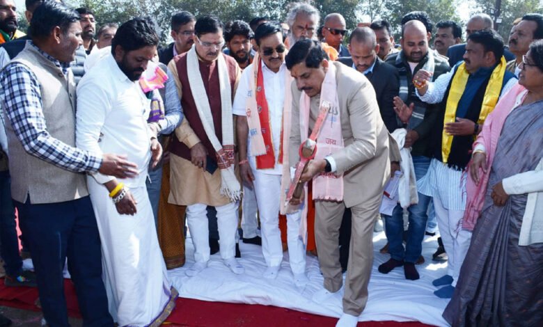 मुख्यमंत्री डॉ. यादव ने कपिला गौ-शाला में गौ-माता मंदिर सेवा स्थल का किया भूमि-पूजन 1 KSHITITECH 13A 129 KSHITITECH