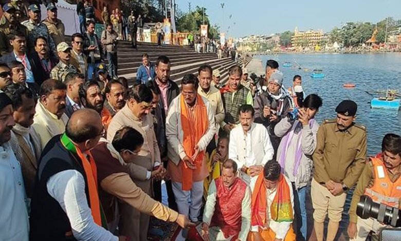मुख्यमंत्री डॉ. यादव ने मां क्षिप्रा का पूजन कर महंत जी से लिया आशीर्वाद 1 KSHITITECH 14A 4 KSHITITECH