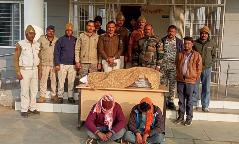 थाना गाडासरई पुलिस ने शराब का अवैध परिवहन करते दो आरोपियो को वाहन सहित किया गिरफ्तार 1 KSHITITECH 14A 41 KSHITITECH